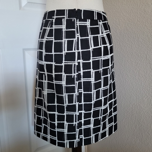 GAP Abstract B&W Mini Skirt With Pockets Size 10 - Picture 2 of 10